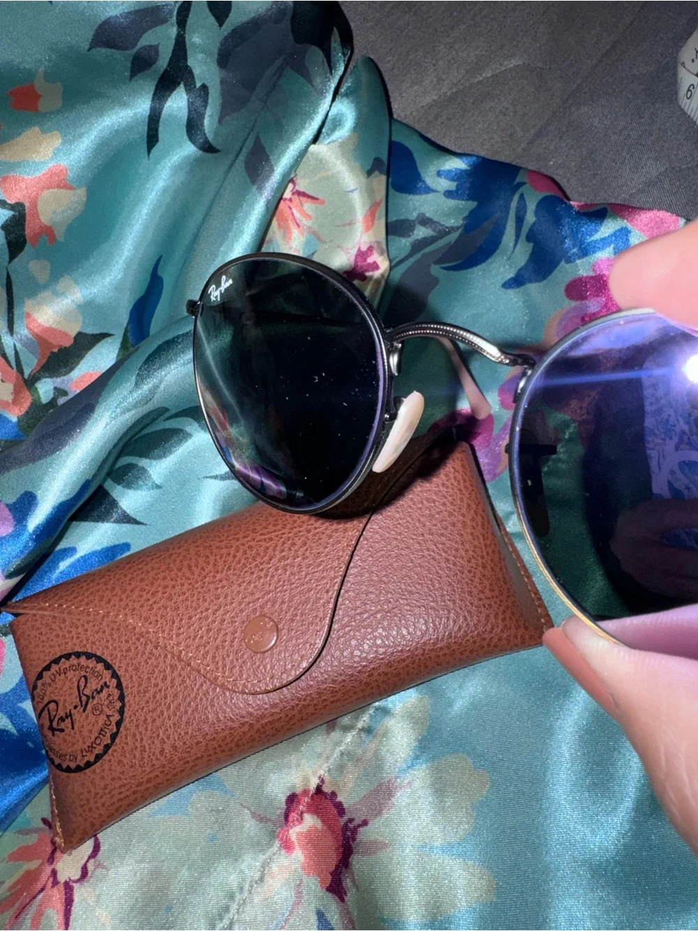 Ray-Ban Round Metal Sunglasses - Antique Gold Frame with Lavender-pink Lense